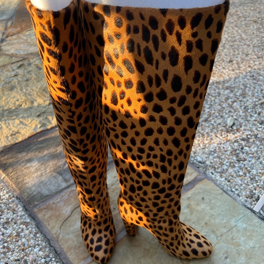 NWOB Antonio Melani Leopard Print Knee-High Pull-On Boots US7.5. Never worn.